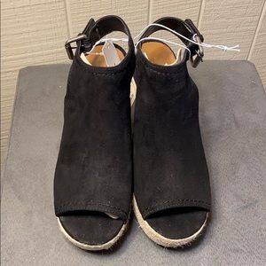 UNIVERSAL THREAD Espadrilles!